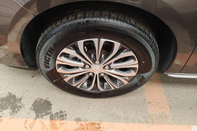 Used Buick GL8 2023 Land Executive Class Comfort Model Left Front Wheel Hub