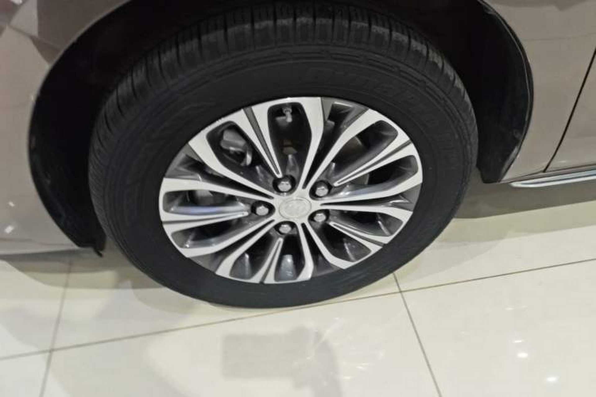 Used Buick GL8 2023 Land Executive Class Comfort Model Left Front Wheel Hub