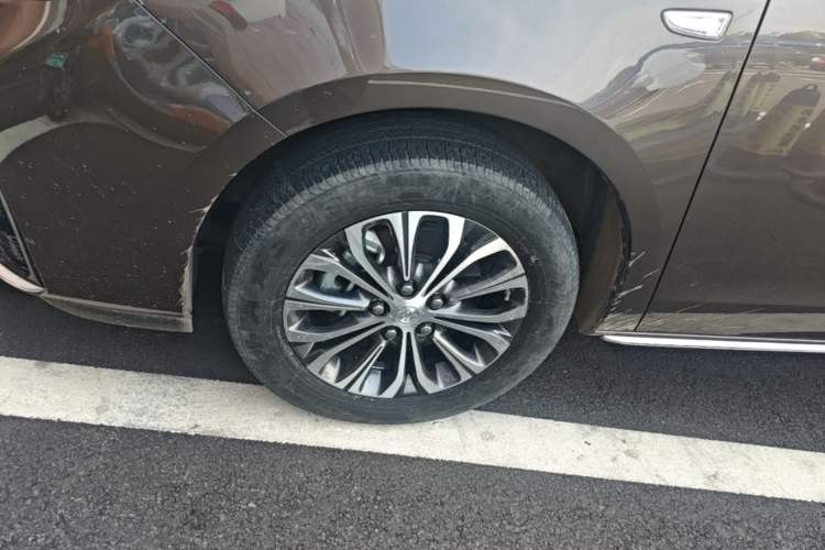 Used Buick GL8 2023 Land Executive Class Comfort Model Left Front Wheel Hub