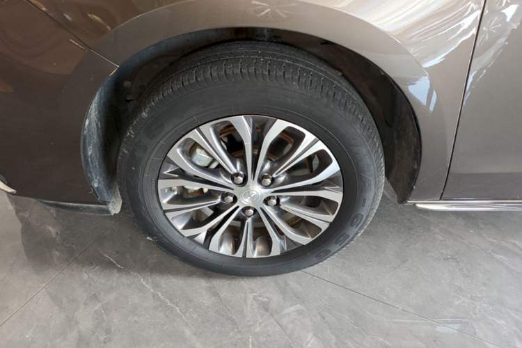 Used Buick GL8 2023 Land Executive Class Smart Enjoyment Model Left Front Wheel Hub