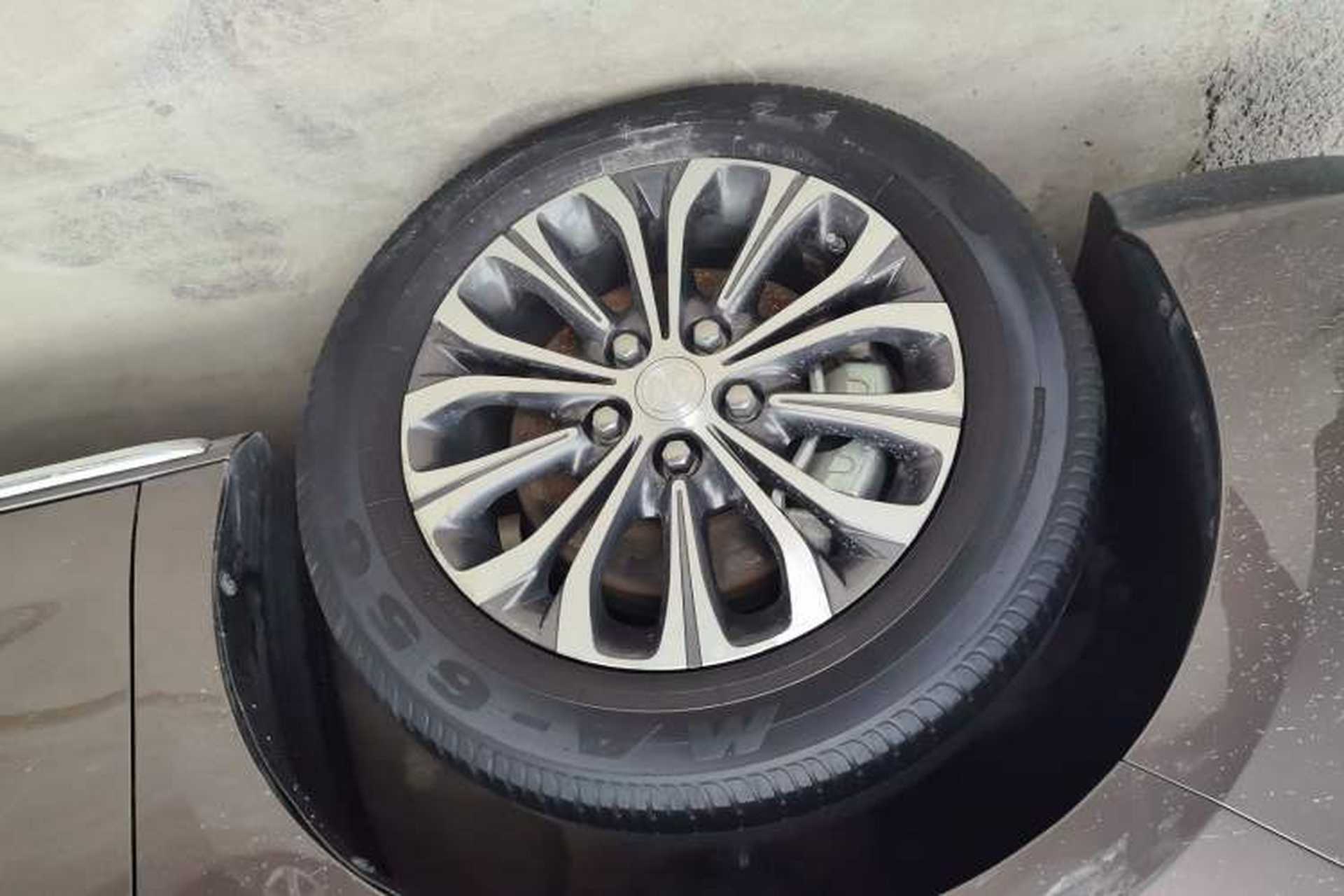 Used Buick GL8 2023 Facelifted Land Cruiser Executive Luxury Version Left Front Wheel Hub
