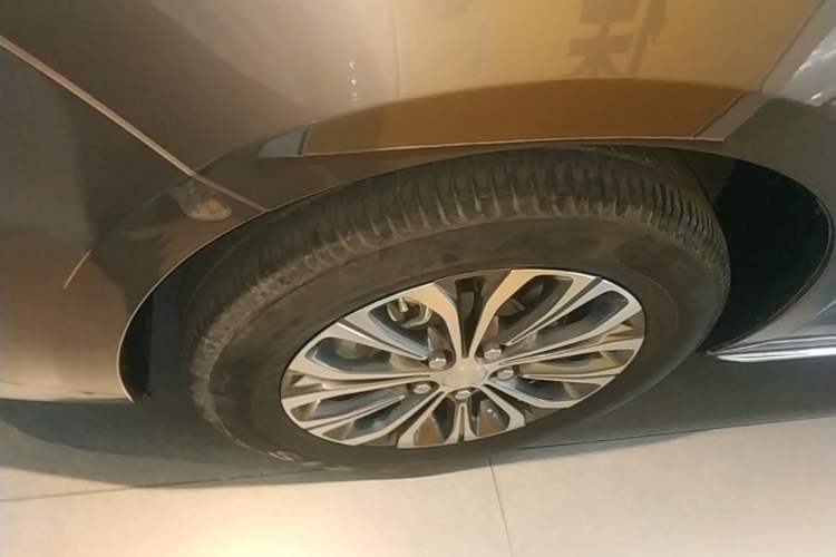 Used Buick GL8 2023 Land Executive Class Smart Enjoyment Model Left Front Wheel Hub