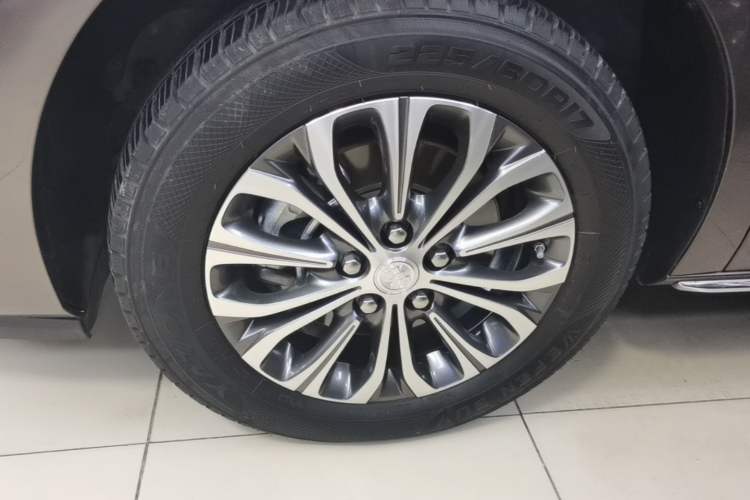 Used Buick GL8 2023 Land Executive Class Comfort Model Left Front Wheel Hub