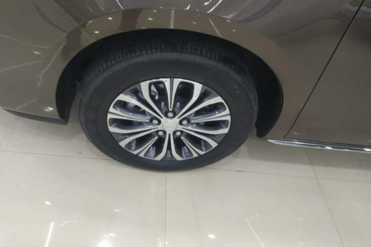 Used Buick GL8 2023 Land Executive Class Smart Enjoyment Model Left Front Wheel Hub