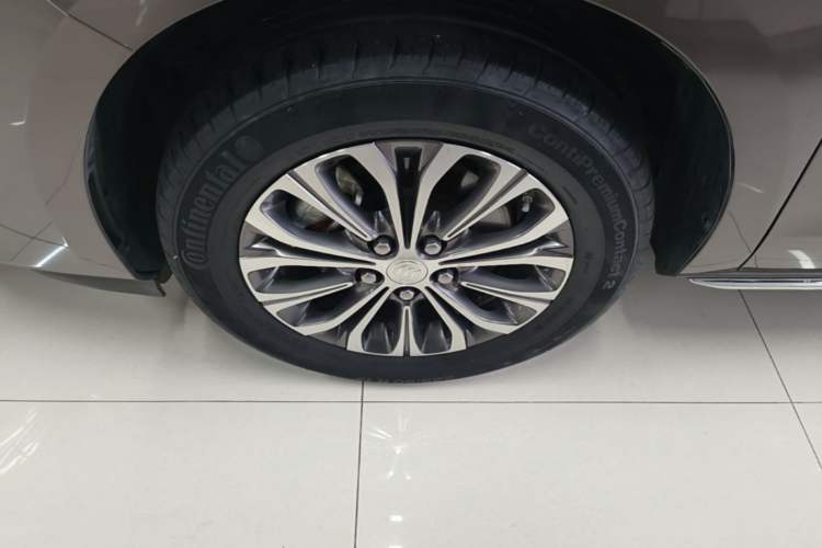 Used Buick GL8 2023 Facelifted Land Cruiser Executive Luxury Version Left Front Wheel Hub