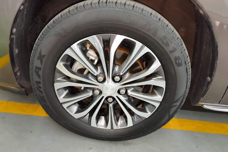 Used Buick GL8 2023 Land Executive Class Comfort Model Left Front Wheel Hub