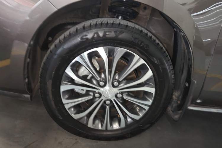 Used Buick GL8 2023 Land Executive Class Comfort Model Left Front Wheel Hub