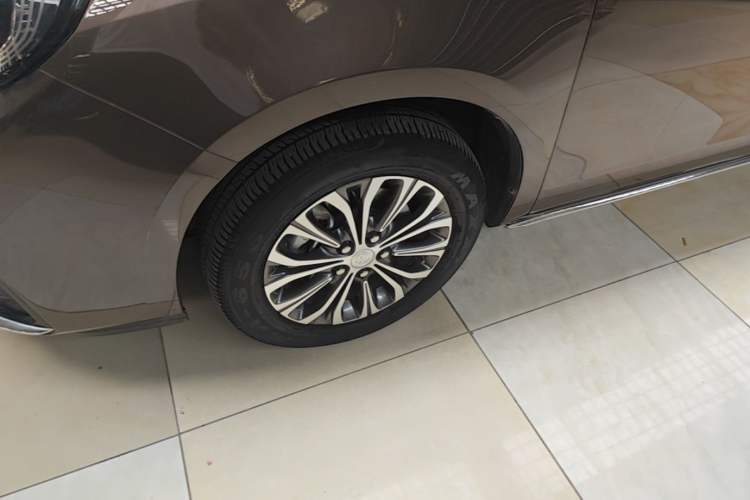 Used Buick GL8 2023 Land Executive Class Comfort Model Left Front Wheel Hub