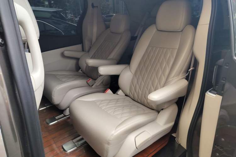 Used Buick GL8 2023 Land Executive Class Comfort Model Left Rear Seat