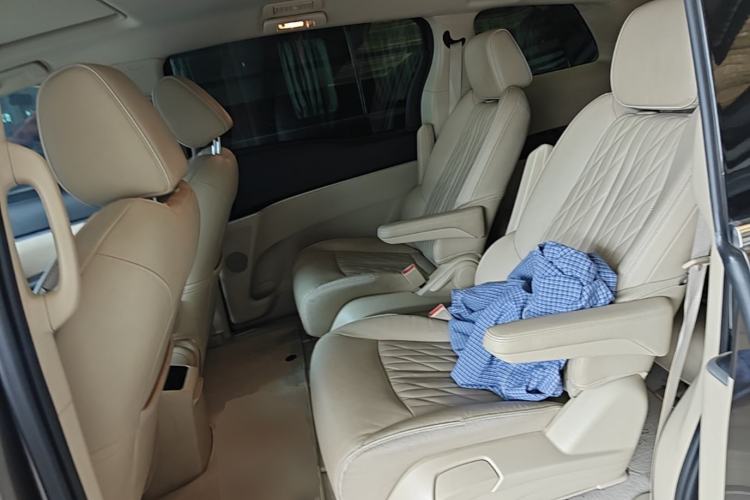 Used Buick GL8 2023 Facelifted Land Cruiser Executive Luxury Version Left Rear Seat