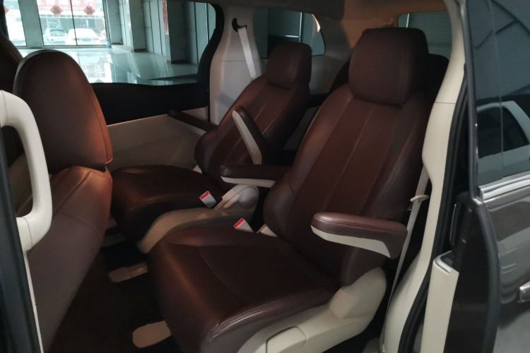 Used Buick GL8 2023 Land Executive Class Comfort Model Left Rear Seat