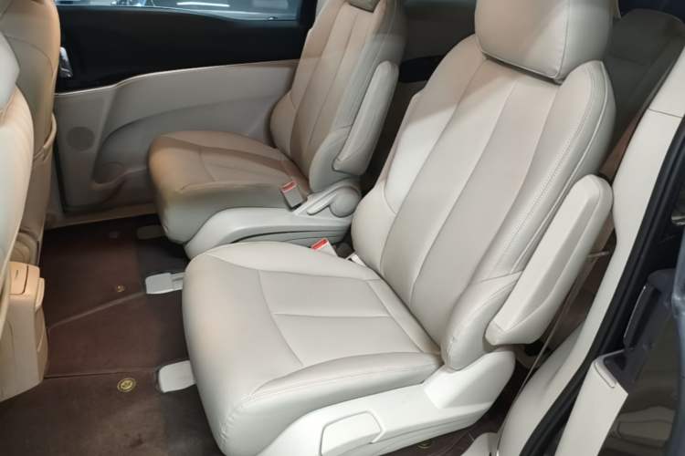 Used Buick GL8 2023 Land Executive Class Smart Enjoyment Model Left Rear Seat