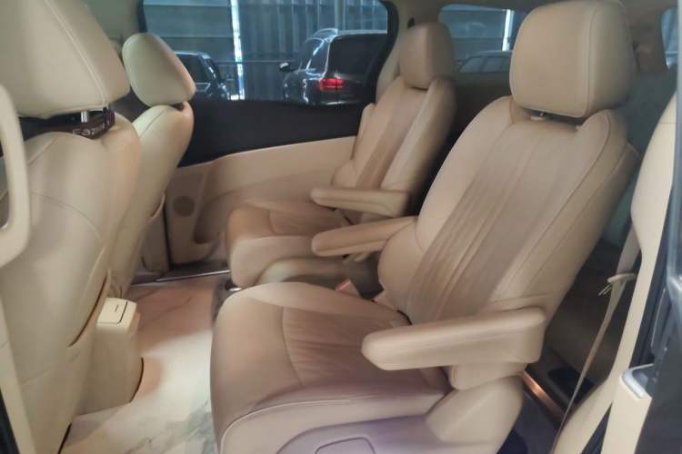 Used Buick GL8 2023 Facelifted Land Cruiser Executive Luxury Version Left Rear Seat
