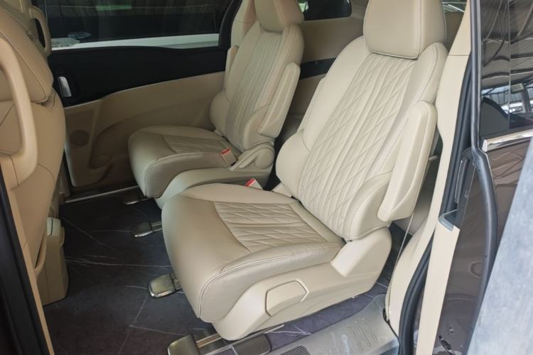 Used Buick GL8 2023 Facelifted Land Cruiser Executive Luxury Version Left Rear Seat