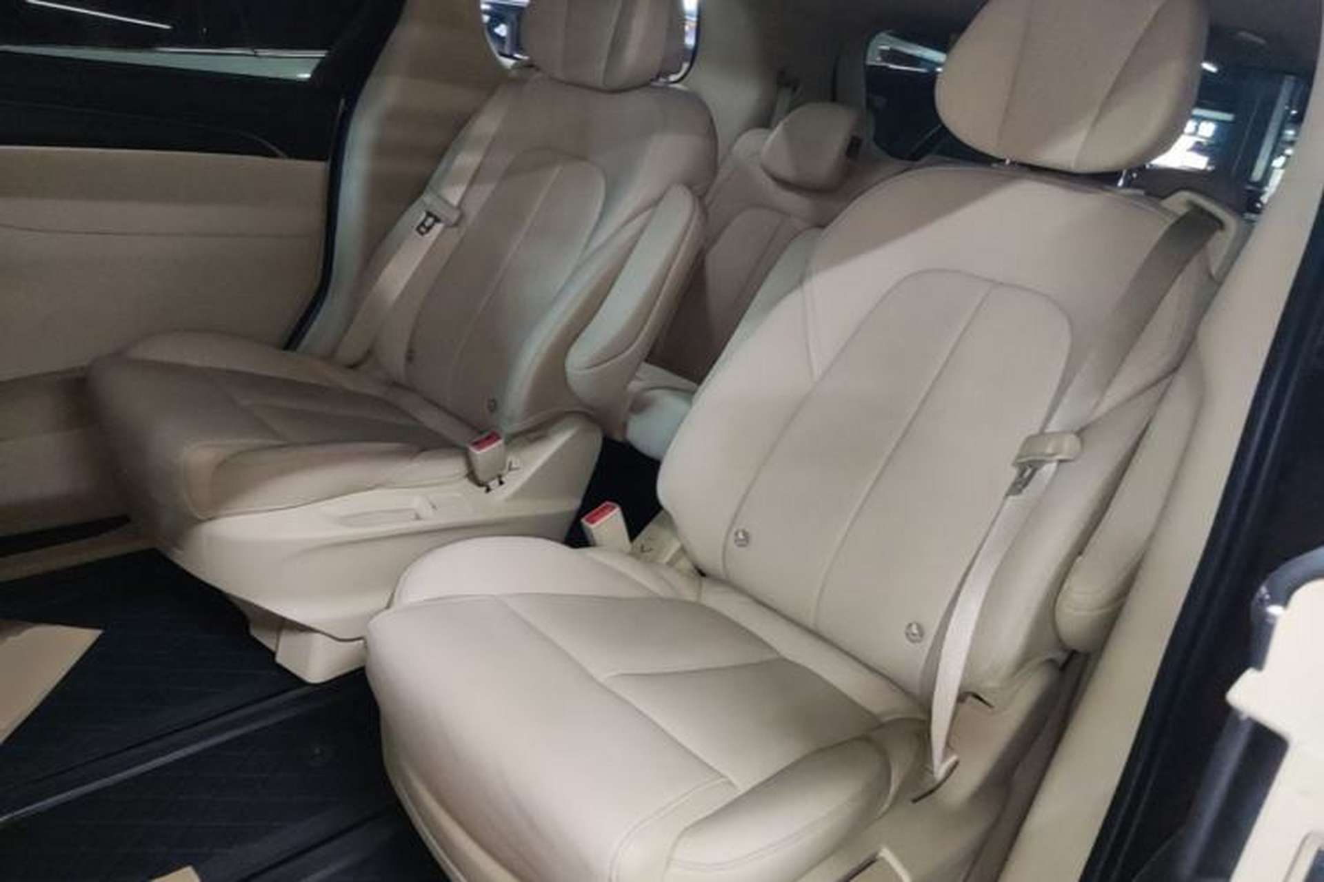 Used Buick GL8 2023 ES Lu Zun Deluxe Model Left Rear Seat