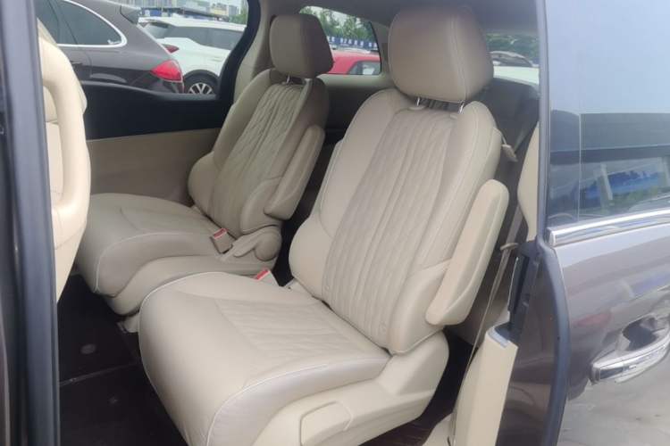 Used Buick GL8 2023 Facelifted Land Cruiser Executive Luxury Version Left Rear Seat