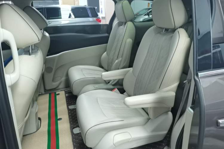 Used Buick GL8 2023 Land Executive Class Deluxe Model Left Rear Seat