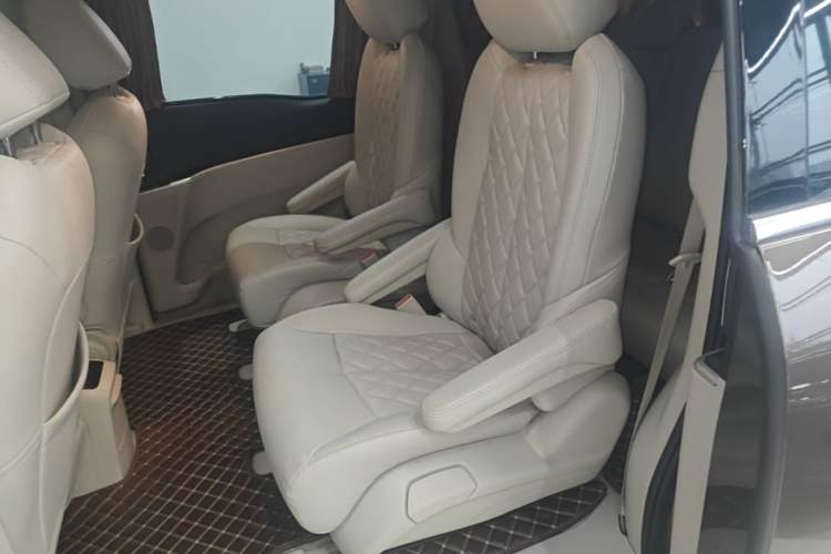Used Buick GL8 2023 Land Executive Class Comfort Model Left Rear Seat