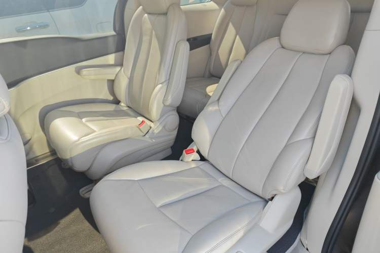 Used Buick GL8 2023 Land Executive Class Smart Enjoyment Model Left Rear Seat
