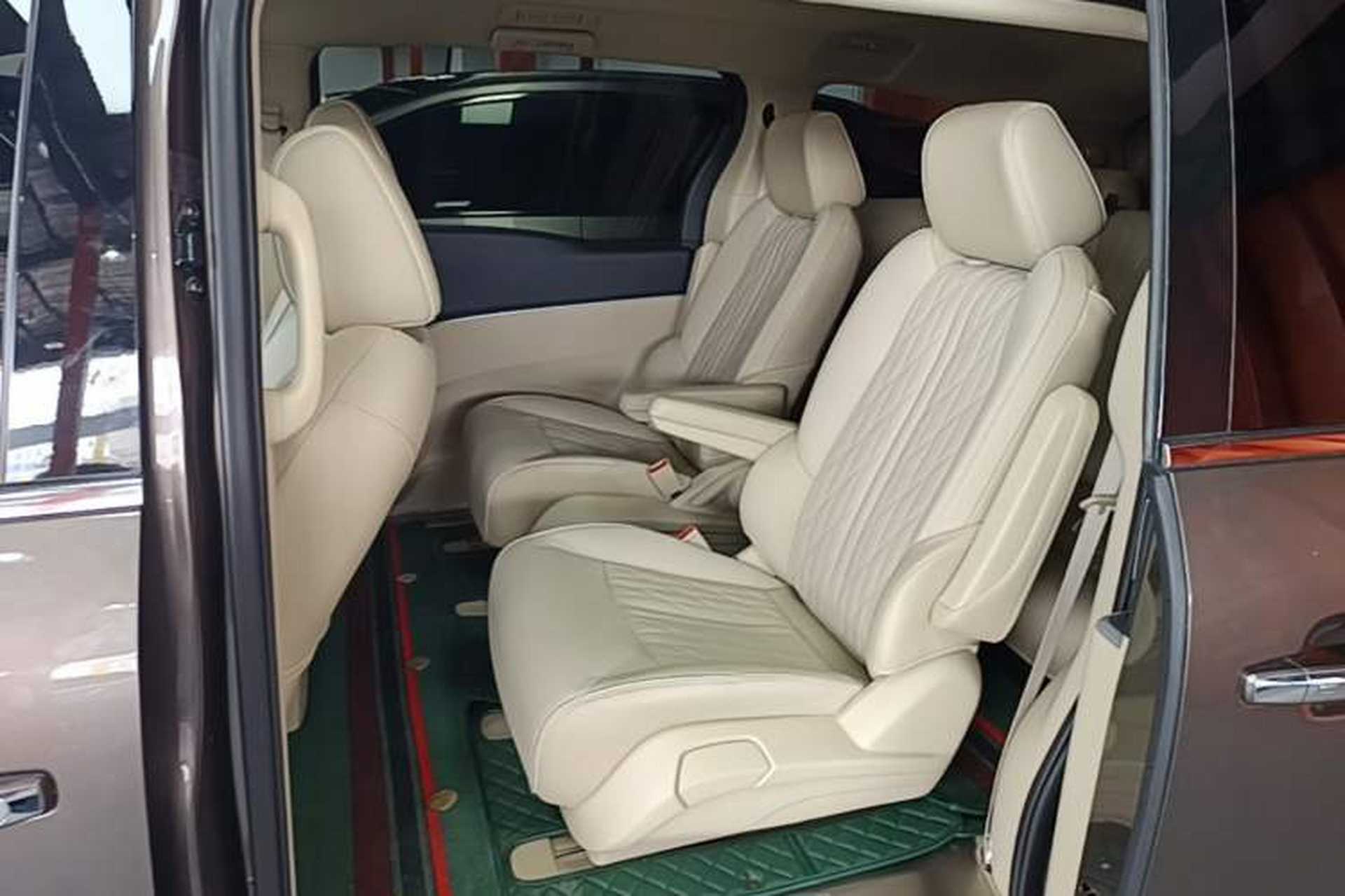 Used Buick GL8 2023 Facelifted Land Cruiser Executive Luxury Version Left Rear Seat
