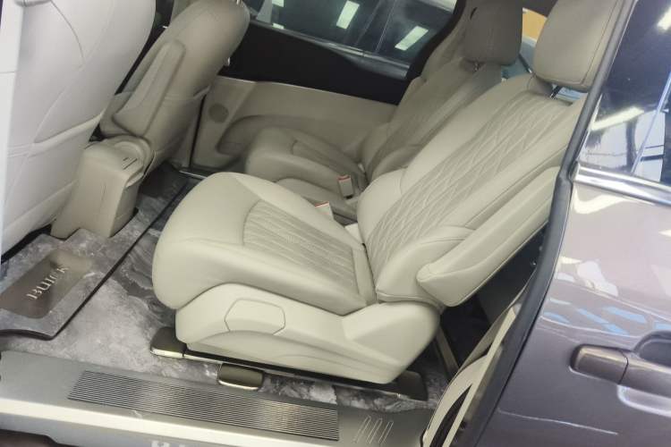 Used Buick GL8 2023 Land Executive Class Comfort Model Left Rear Seat