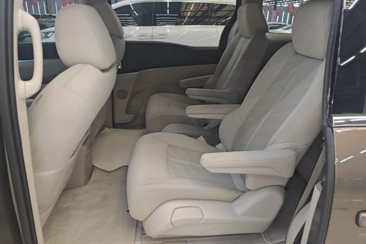 Used Buick GL8 2023 Land Executive Class Smart Enjoyment Model Left Rear Seat