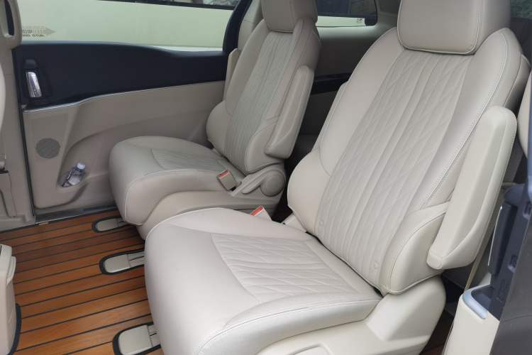 Used Buick GL8 2023 Land Executive Class 652T Luxury Model Left Rear Seat