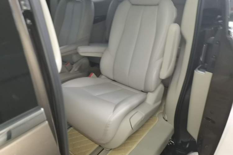 Used Buick GL8 2023 Land Executive Class Smart Enjoyment Model Left Rear Seat