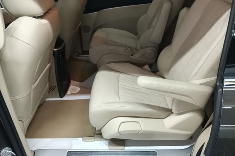 Used Buick GL8 2023 Facelifted Land Cruiser Executive Luxury Version Left Rear Seat