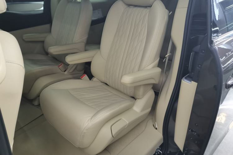 Used Buick GL8 2023 Facelifted Land Cruiser Executive Luxury Version Left Rear Seat