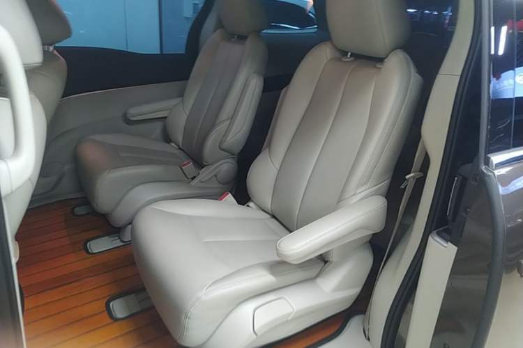 Used Buick GL8 2023 Land Executive Class Smart Enjoyment Model Left Rear Seat