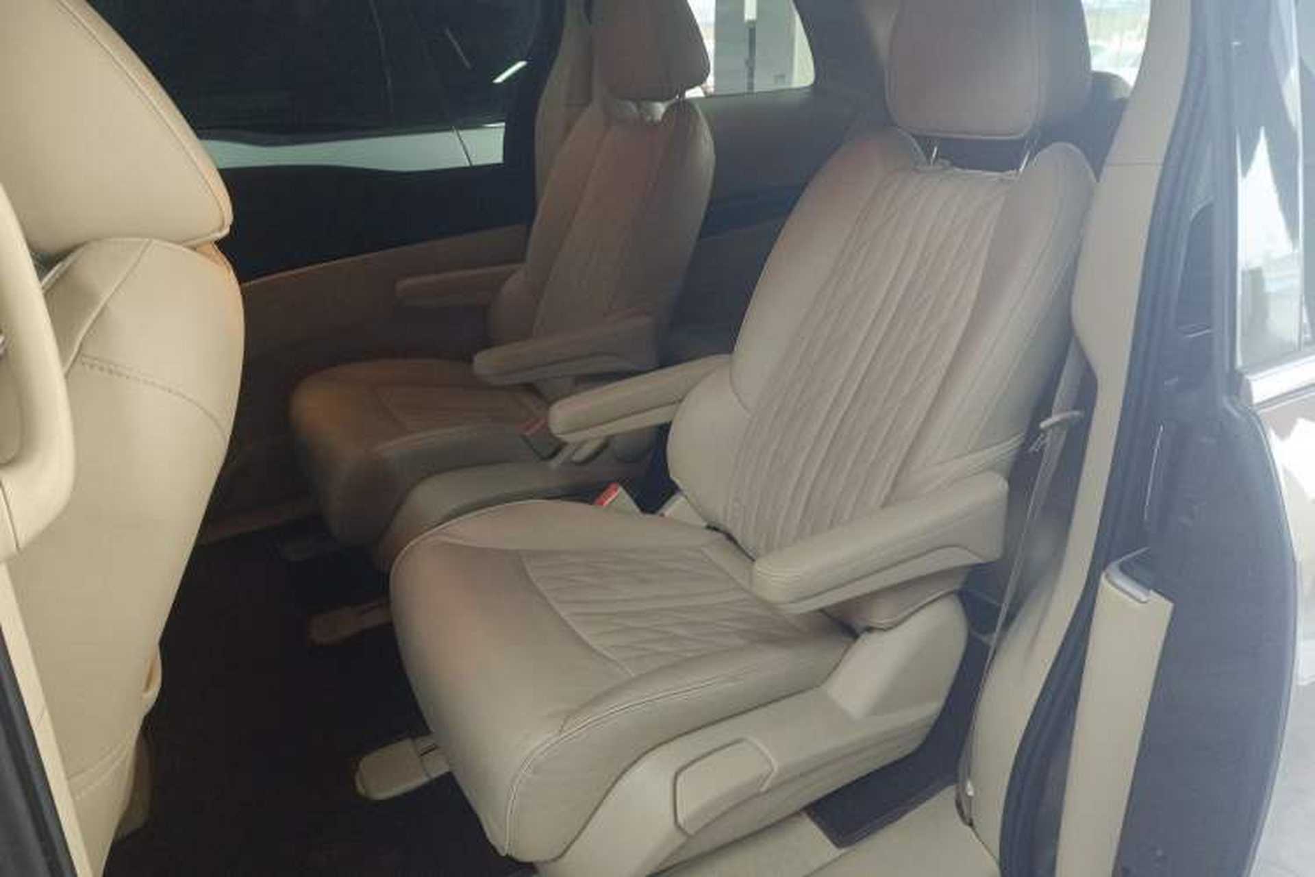 Used Buick GL8 2023 Facelifted Land Cruiser Executive Luxury Version Left Rear Seat