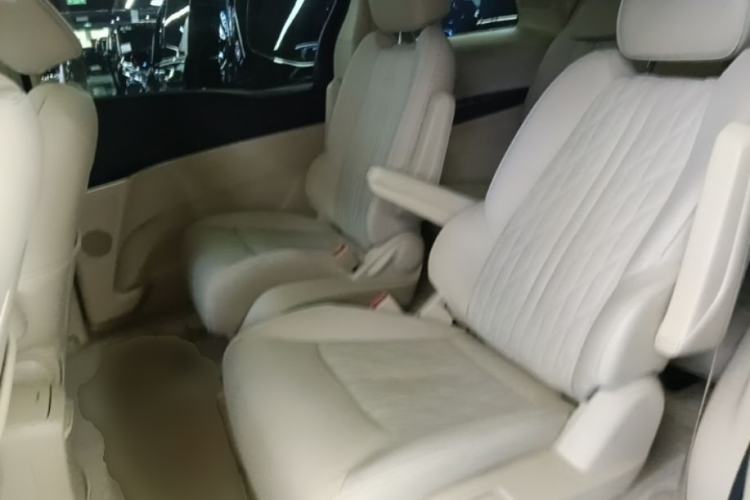Used Buick GL8 2023 Facelifted Land Cruiser Executive Luxury Version Left Rear Seat