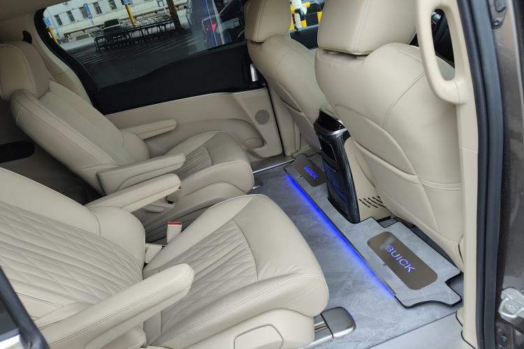 Used Buick GL8 2023 Facelifted Land Cruiser Executive Luxury Version Left Rear Seat