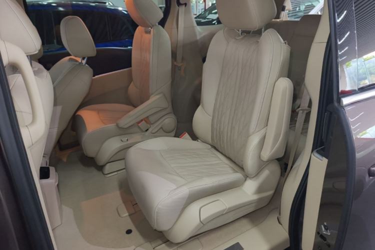 Used Buick GL8 2023 Land Executive Class Deluxe Model Left Rear Seat