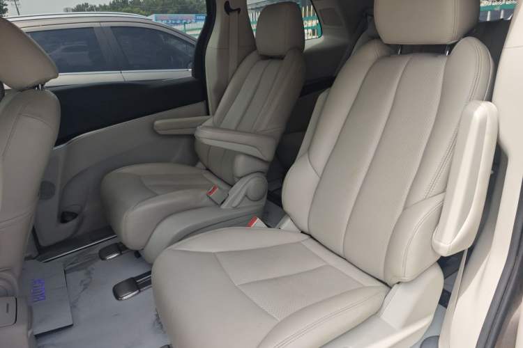 Used Buick GL8 2023 Land Executive Class Comfort Model Left Rear Seat