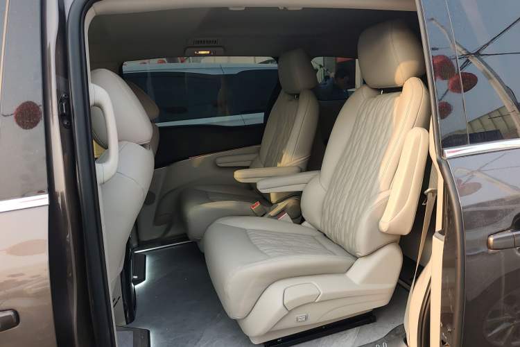 Used Buick GL8 2023 Land Executive Class Comfort Model Left Rear Seat