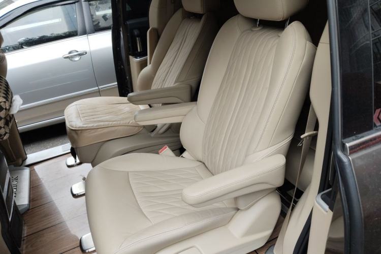 Used Buick GL8 2023 Facelifted Land Cruiser Executive Luxury Version Left Rear Seat