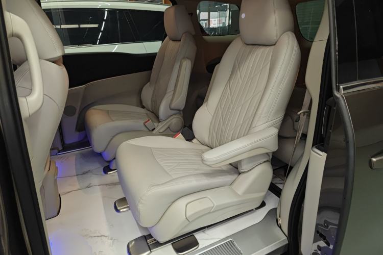 Used Buick GL8 2023 Land Executive Class Comfort Model Left Rear Seat