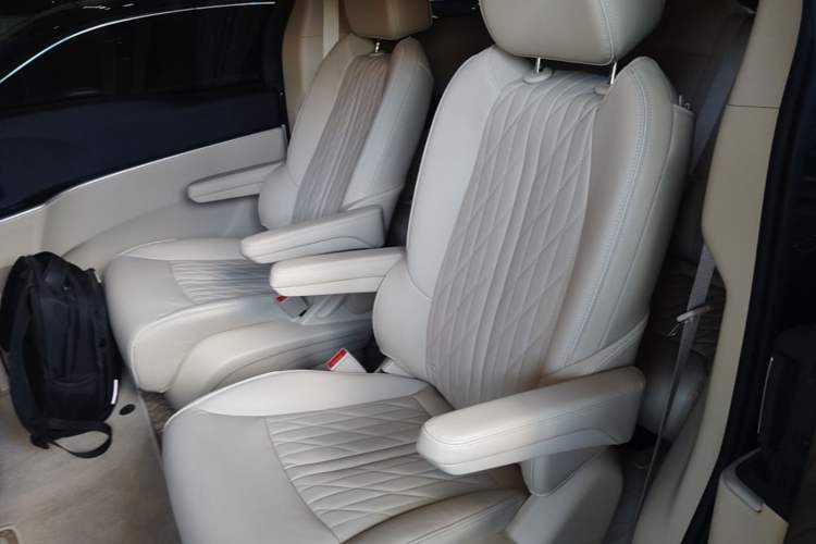 Used Buick GL8 2023 Facelifted Land Cruiser Executive Luxury Version Left Rear Seat