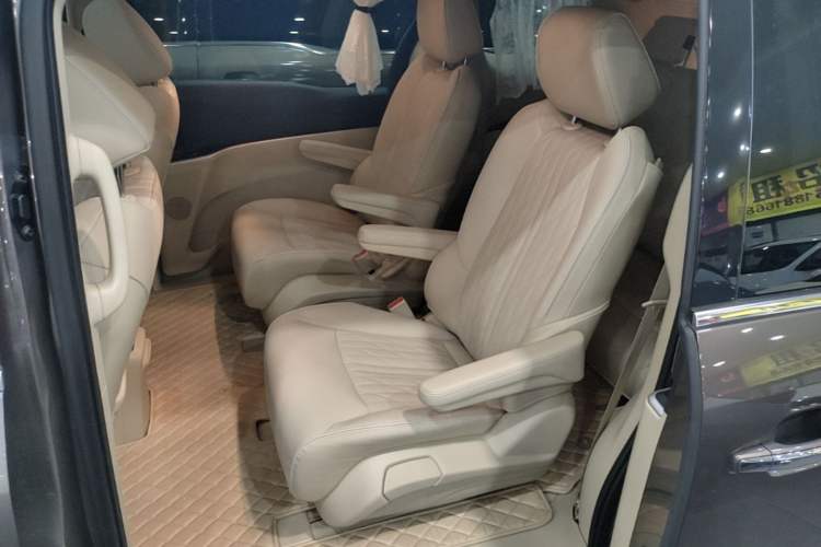 Used Buick GL8 2023 Facelifted Land Cruiser Executive Luxury Version Left Rear Seat