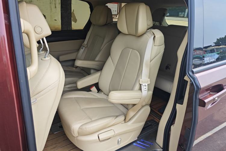 Used Buick GL8 2023 ES Lu Zun Deluxe Model Left Rear Seat