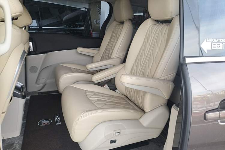 Used Buick GL8 2023 Land Executive Class Comfort Model Left Rear Seat