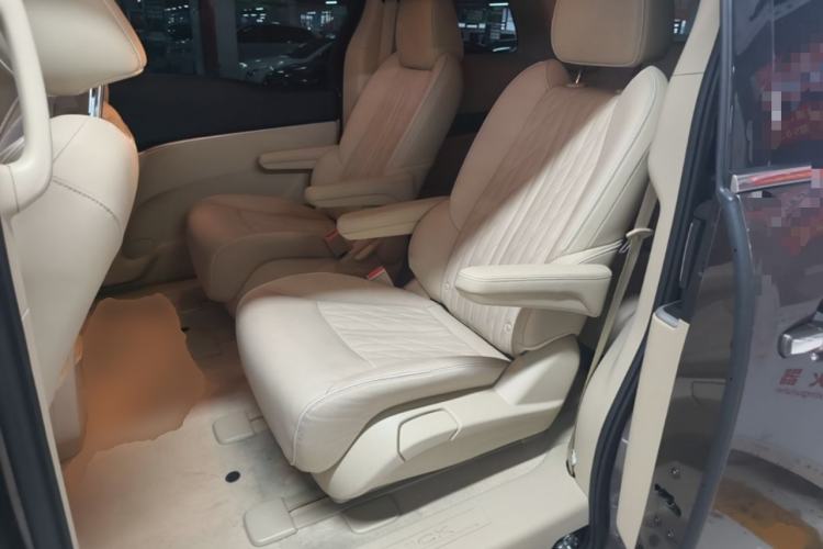 Used Buick GL8 2023 Facelifted Land Cruiser Executive Luxury Version Left Rear Seat