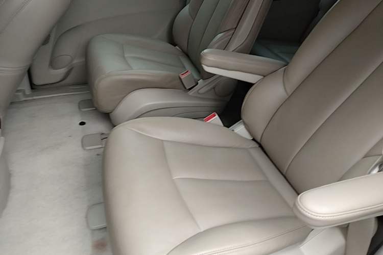 Used Buick GL8 2023 Land Executive Class Smart Enjoyment Model Left Rear Seat
