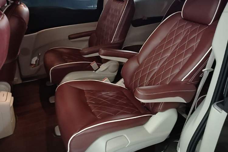 Used Buick GL8 2023 Land Executive Class Smart Enjoyment Model Left Rear Seat
