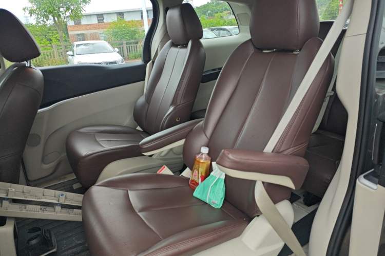 Used Buick GL8 2023 Land Executive Class Comfort Model Left Rear Seat