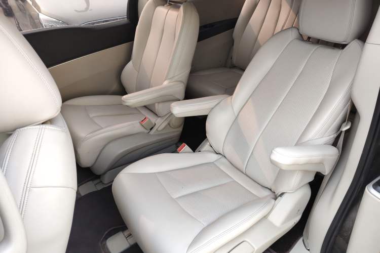 Used Buick GL8 2023 Land Executive Class Smart Enjoyment Model Left Rear Seat