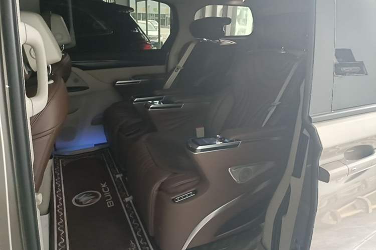 Used Buick GL8 2023 ES Lu Zun Comfort Model Left Rear Seat