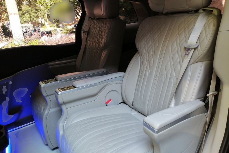 Used Buick GL8 2023 Land Executive Class Comfort Model Left Rear Seat